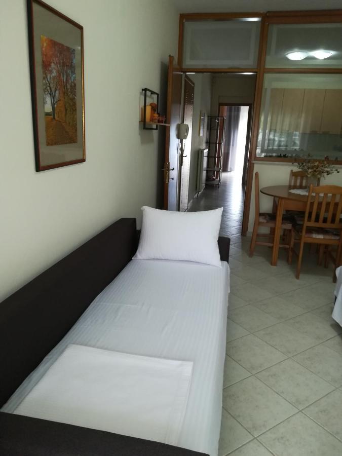 Apartment Ey Zhn Nea Chili Bagian luar foto